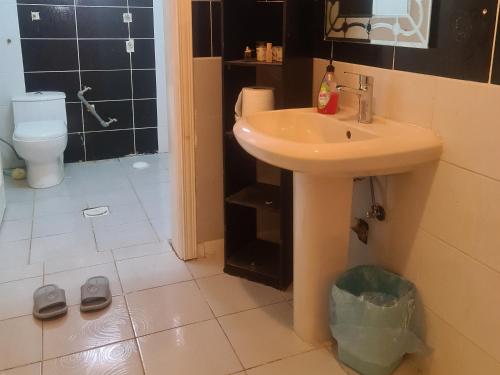 a bathroom with a sink and a toilet at بيت الياسمين2 in Al Madinah