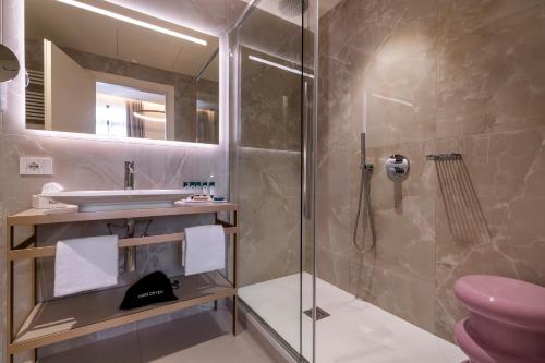a bathroom with a shower and a sink at Palazzo Keller in Venice