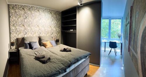 a bedroom with a bed with two pillows on it at Apt Prinz Friedrich - Zentral - Zimmerprinzen in Oldenburg