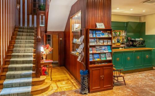 a shop with a staircase and a stair case at Hotel Alcazar Irun in Irún