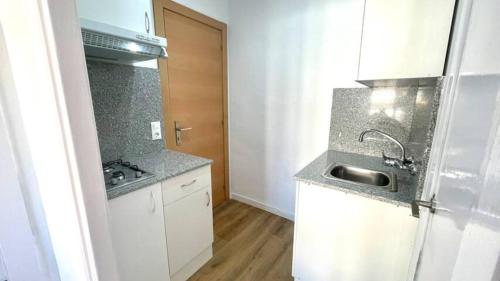 Kuchyňa alebo kuchynka v ubytovaní Apartamentos El Sol II