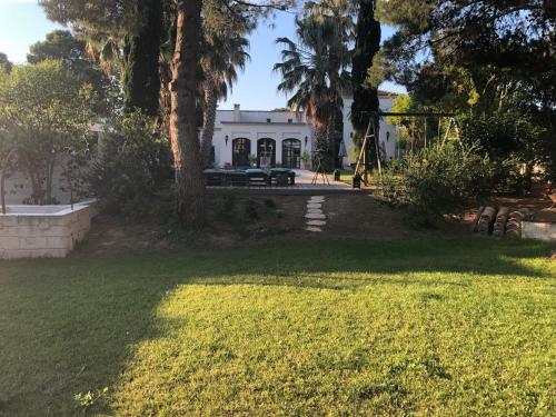 Photo de la galerie de l'établissement Villa contemporaine avec piscine sur 1400 m² de terrain, à 10 kms du Cap d Agde, à Florensac