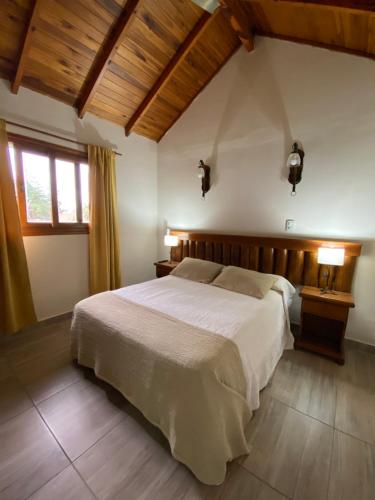 a bedroom with a large bed and two lamps on tables at Complejo Tajamar in Colón