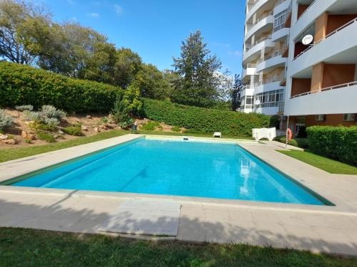 #199 Flamingo Apartment Pool & Views