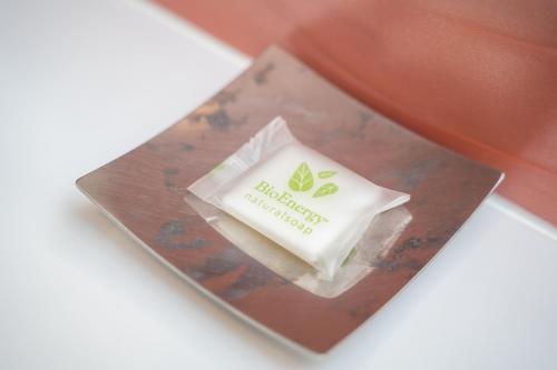 a piece of soap in a plastic bag on a plate at Hotel Residence Montelago in Ternate