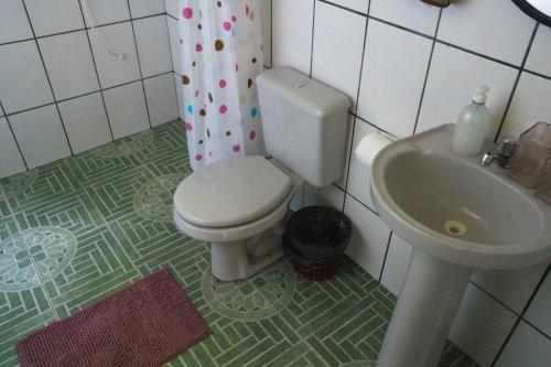 A bathroom at Chô Chuá