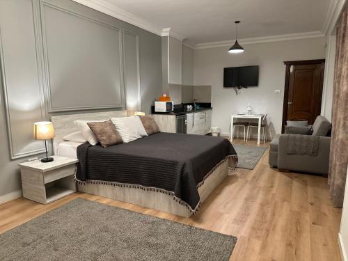 A bed or beds in a room at Chelay studios