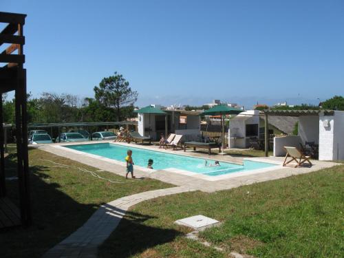 The swimming pool at or close to Altos de La Balconada