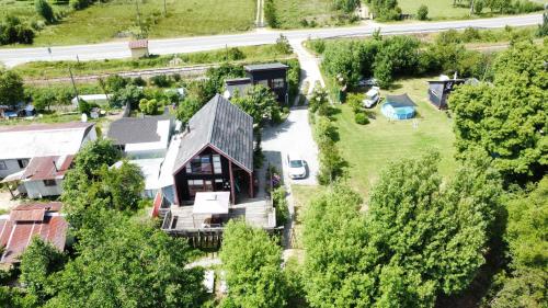 an aerial view of a house with a yard at Casa Río Calle Calle in Valdivia