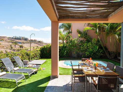 Κήπος έξω από το Birdie 13 by VillaGranCanaria