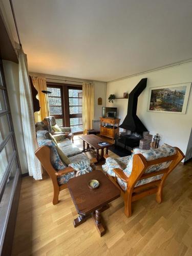 Ruang duduk di Bonito apartamento Incles by Renttarter