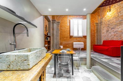 GuestHost - Florence Oltrarno Duplex Apartment