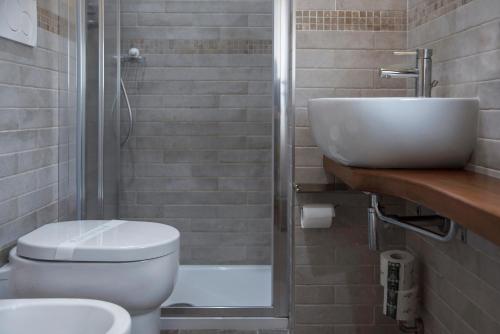 a bathroom with a toilet and a sink and a shower at Piccolo Hotel Aurora in Abbadia San Salvatore