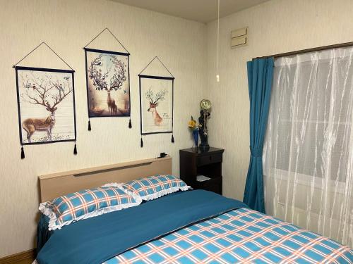 Tempat tidur dalam kamar di PENSION YunShuiYao雲水瑶民宿