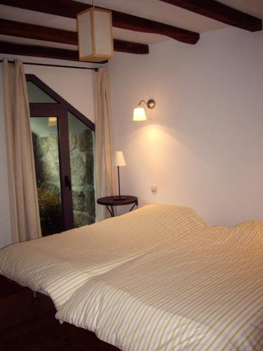 Ένα ή περισσότερα κρεβάτια σε δωμάτιο στο Casa do Mercador