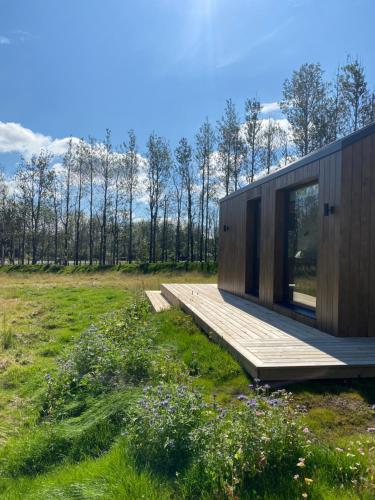 Taman di luar Bjarmaland Cottages