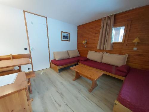 Appartement Valmorel, 2 pièces, 5 personnes - FR-1-356-196にあるシーティングエリア