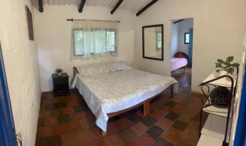 a bedroom with a bed in a room at Finca La Esperanza - Cabaña Villa Marujita in Socorro