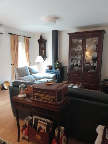 a living room with a couch and a table at Casa Lavanda in Évora