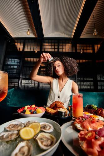 Drinks på Virgin Hotels Nashville