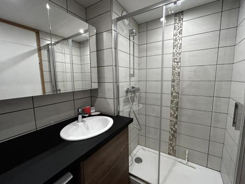 Appartement au pied des pistes pour 4 pers, balcon sud, centre des Menuires, proche commerces - FR-1-452-184