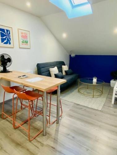 Ruang duduk di Le LYS - gare - studio cosy