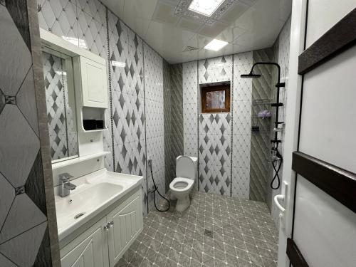 Ένα μπάνιο στο Friend's House