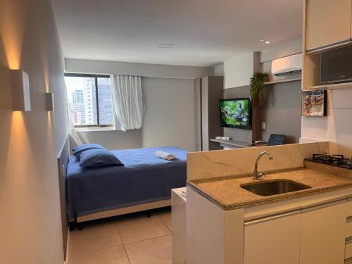 a small bedroom with a bed and a sink at Flat localizado a 200m Shopping Recife, bem Perto da Praia de Boa Viagem e com Wi-Fi 400Mbps in Recife