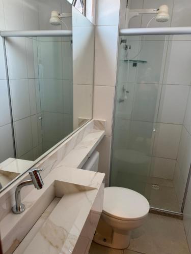 a bathroom with a toilet and a glass shower at Flat localizado a 200m Shopping Recife, bem Perto da Praia de Boa Viagem e com Wi-Fi 400Mbps in Recife