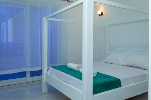 Ein Bett oder Betten in einem Zimmer der Unterkunft Angani Apartment