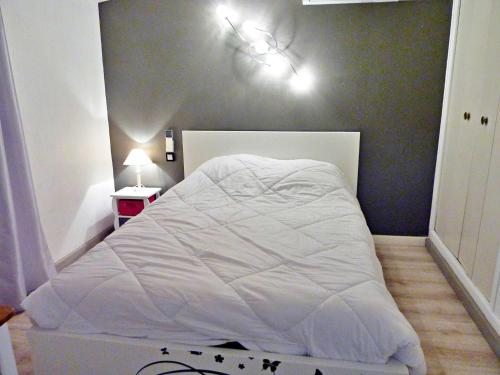 מיטה או מיטות בחדר ב-Appartement Marseillan-Plage, 2 pièces, 4 personnes - FR-1-387-162