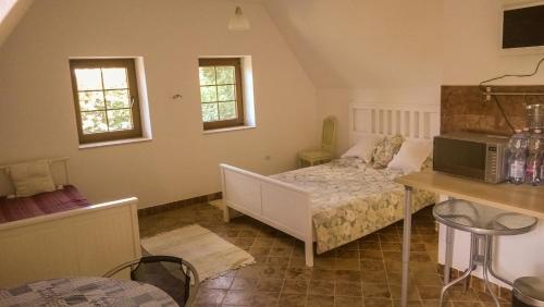 Postel nebo postele na pokoji v ubytování Hegyestű Apartman