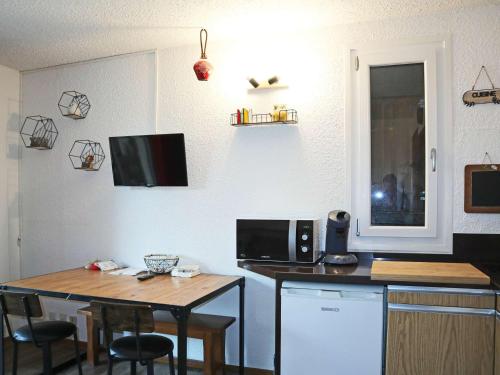Studio rénové 6 pers, accès direct pistes, proche commerces et télésiège, balcon exposé Est - FR-1-322-461