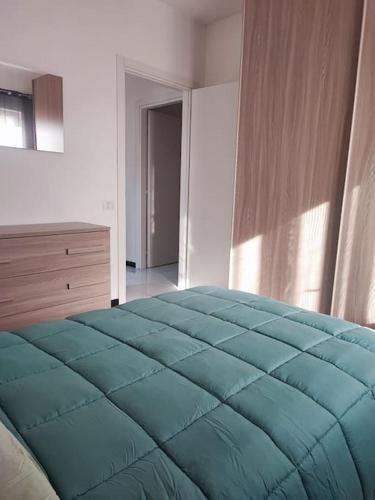 a bedroom with a large blue bed in a room at Dimora Elisabetta casa a pochi passi dal mare in Pontecagnano
