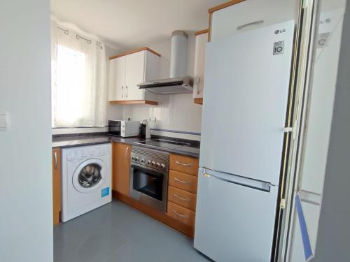 Kuchyň nebo kuchyňský kout v ubytování Apartamento Oliva Nova Beach & MET & Golf