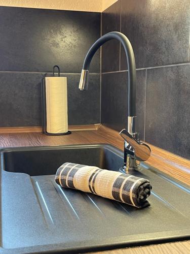 a kitchen counter with a sink with a towel at - Top Ausstattung - Kostenlos Netflix/Wifi/Parken in Gladbeck