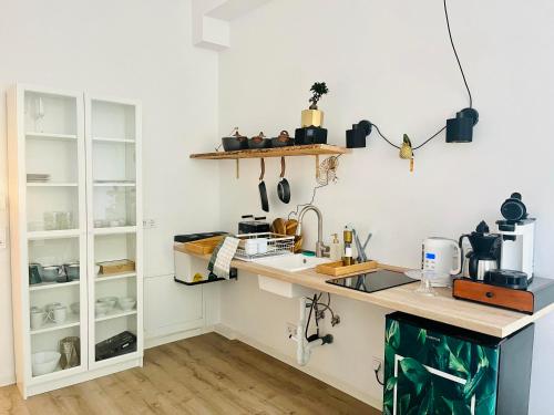 Кухня или мини-кухня в FILMAP-Apartments-Zentrale Lage-Boxspringbett-Beamer-Popcorn-gratis Parkplatz
