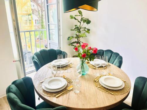 Гостиная зона в FILMAP-Apartments-Zentrale Lage-Boxspringbett-Beamer-Popcorn-gratis Parkplatz
