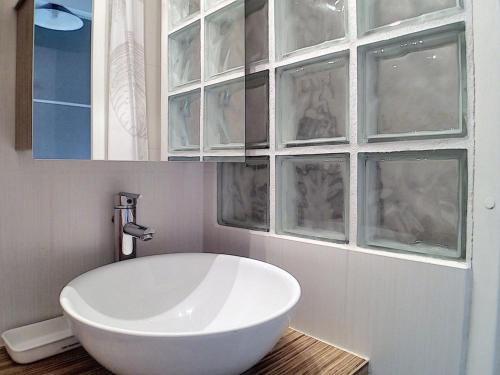 Studio lumineux au centre, balcon, 3 flocons Or - FR-1-344-930