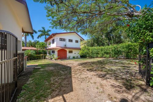 a view of a house from the driveway at Casa Palma Real in Playa Junquillal