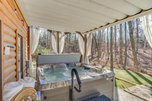 Gallery image of Peaceful Lawrenceville Cabin with Hot Tub on 6 Acres in Lawrenceville