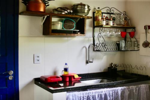 a kitchen with a sink and a counter top at Casa Matatiso - casa na Ilha Grande para até 6 pessoas in Angra dos Reis