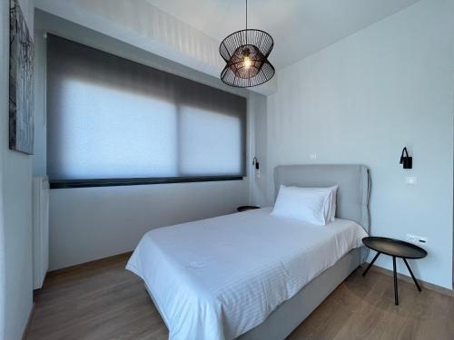 Кровать или кровати в номере Athenean Oasis in Ellinikon