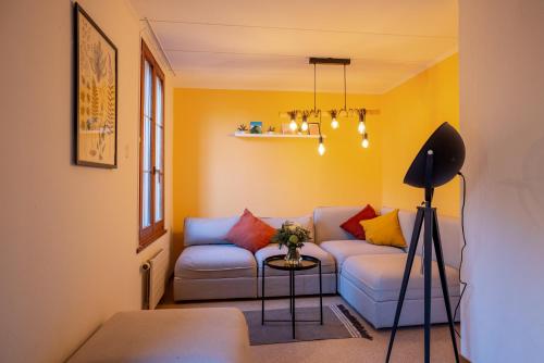 a living room with a couch and a table at Chalet Seehus Iseltwald in Iseltwald
