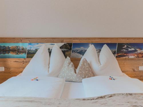 ブリクセン・イム・ターレにあるResidenz Gamperのベッド(上に白い枕付)
