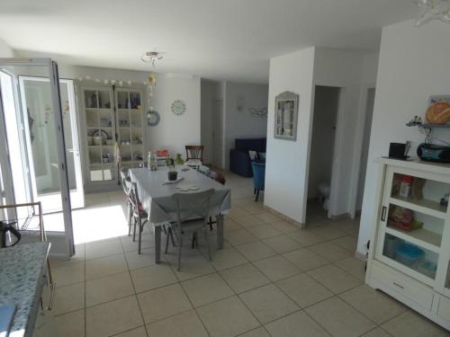 Photo de la galerie de l'établissement Maison moderne à Notre-Dame-de-Monts - 6 pers, jardin clos, animaux ok - Proche plages et activités - FR-1-540-229, à Notre-Dame-de-Monts