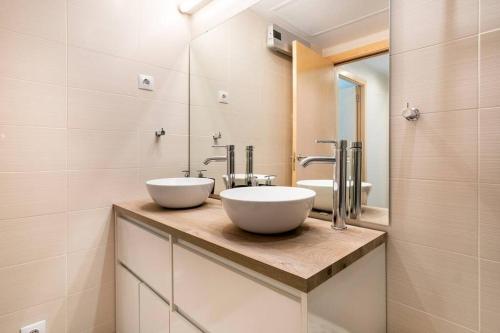 Et badeværelse på Modern Apartment in Lloret - 200 Steps from the Sea!