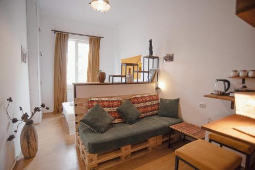 Ein Sitzbereich in der Unterkunft Stylish cozy studio guesthouse in the city center