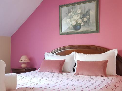 a bedroom with pink walls and a bed with pink pillows at Guestroom Changé, 2 pièces, 4 personnes - FR-1-410-406 in Changé