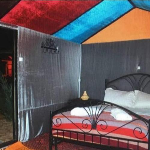 Giường trong phòng chung tại Rihanna Desert Camp